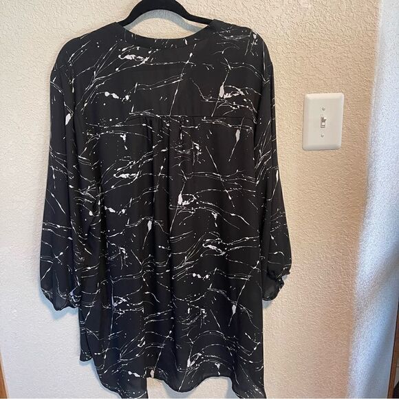 Boutique- Plus Size Black and White Marble Vein Paint Splatter Look Blouse, 2X - Picture 10 of 10